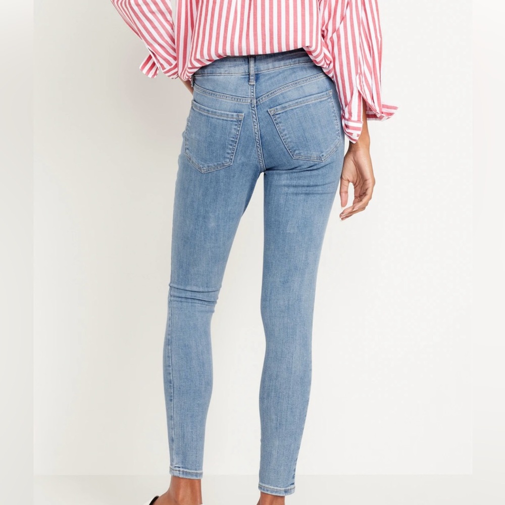 OLD NAVY Super-Skinny/Mid-Rise  Distressed Jeans/size 4 - Picture 8 of 9